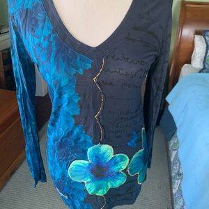 Unique Desiqual Top with great detail